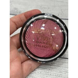 New Makeup Revolution Rose Gold Lights Vivid Baked Highlighter 0.29 oz‎ / 7.5g